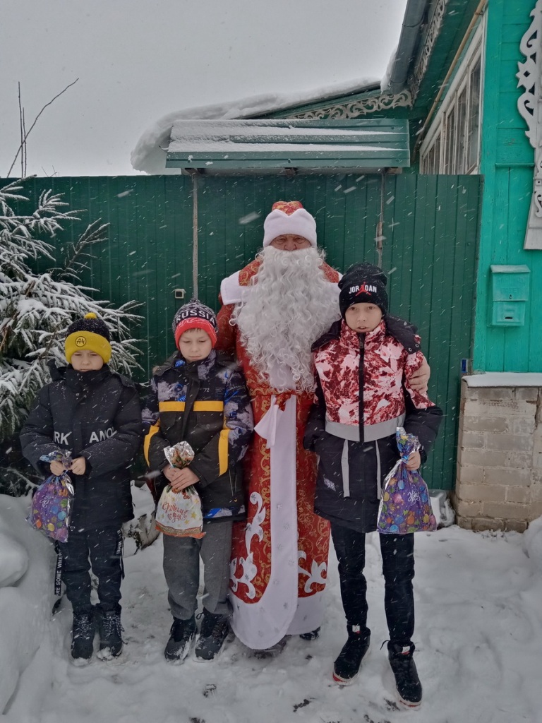 Дед Мороз и Снегурочка спешат с поздравлениями | 30.12.2022 | Новости Шуи -  БезФормата